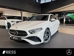 Weiss Gebraucht 2025 Mercedes A200 AMG Limousine | 38.800 € (Teuer)