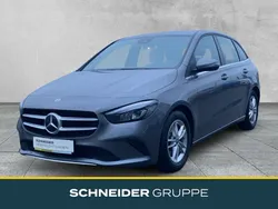 Mountaingrau metallic Gebraucht 2019 Mercedes B180 Style Van / Kleinbus | 21.890 € (Fairer Preis)