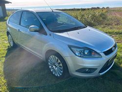 Silber Gebraucht 2009 Ford Focus Titanium Limousine | 3.290 € (Fairer Preis)