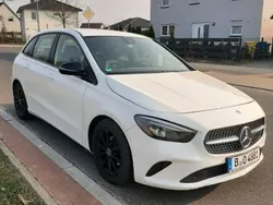 Weiß Gebraucht 2020 Mercedes B180 Van / Kleinbus | 12.200 € (Fairer Preis)