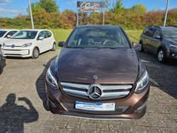 Braun Gebraucht 2018 Mercedes B180 Edition Van / Kleinbus | 14.990 € (Fairer Preis)