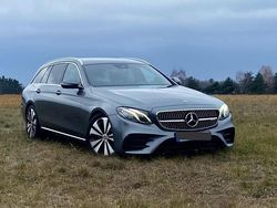 Grau Gebraucht 2018 Mercedes E220 AMG line Limousine | 20.500 € (Guter Preis)
