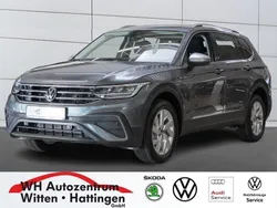 Platinum grey metallic Gebraucht 2024 VW Tiguan Allspace Life SUV | 38.880 € (Fairer Preis)