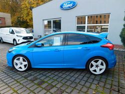 Blau Gebraucht 2016 Ford Focus RS Limousine | 34.900 €