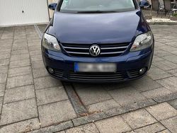 Blau Gebraucht 2005 VW Golf V Kleinwagen | 2.000 €