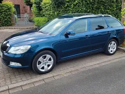 Blau Gebraucht 2012 Skoda Octavia Elegance Kombi | 5.400 € (Fairer Preis)