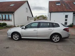 Silber Gebraucht 2012 Renault Laguna GrandTour Expression Kombi | 4.300 € (Fairer Preis)