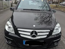 Schwarz Gebraucht 2011 Mercedes B180 Van / Kleinbus | 6.200 € (Fairer Preis)