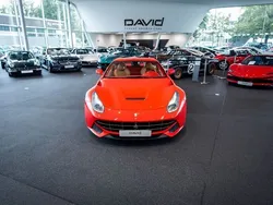 Rosso scuderia Gebraucht 2014 Ferrari F12 Coupé | 239.990 €
