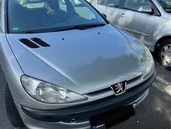 Silber Gebraucht 2000 Peugeot 206 Kleinwagen | 3.300 €