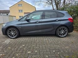 Grau Gebraucht 2017 BMW 220 Active Tourer Sport Line Van / Kleinbus | 15.500 € (Guter Preis)