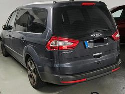 Grau Gebraucht 2011 Ford Galaxy Van / Kleinbus | 10.200 €