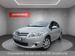 Silber Gebraucht 2013 Toyota Auris Limousine | 8.950 € (Guter Preis)