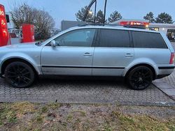 Silber Gebraucht 2001 VW Passat Kombi | 1.950 €