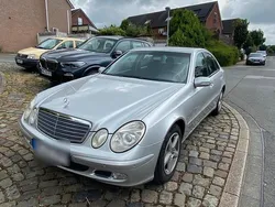 Silber Gebraucht 2003 Mercedes E240 Limousine | 5.990 € (Fairer Preis)
