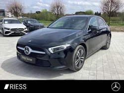 Metalliclack kosmosschwarz Gebraucht 2023 Mercedes A250 Limousine | 30.250 € (Guter Preis)