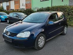 Blau Gebraucht 2005 VW Golf V Kleinwagen | 2.700 € (Fairer Preis)