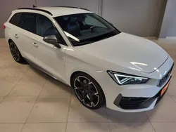 Weiß Gebraucht 2023 Cupra Leon VZ Limousine | 35.780 € (Etwas zu teuer)