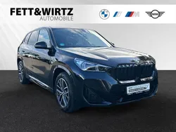 Saphirschwarz metallic Gebraucht 2023 BMW iX1 M Sport SUV | 37.777 € (Fairer Preis)