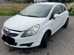 Weiß Gebraucht 2010 Opel Corsa Selection Kleinwagen | 2.999 € (Etwas zu teuer)