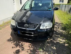 Schwarz Gebraucht 2005 VW Touran Van / Kleinbus | 2.200 € (Fairer Preis)