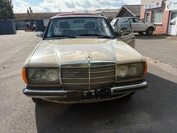 Gelb Gebraucht 1983 Mercedes E230 Limousine | 4.299 €