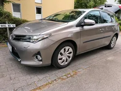 Braun Gebraucht 2014 Toyota Auris Limousine | 8.000 € (Guter Preis)