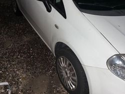 Weiß Gebraucht 2009 Fiat Punto Active Kleinwagen | 2.000 € (Fairer Preis)