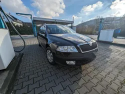 Schwarz Gebraucht 2007 Skoda Octavia Kombi | 2.200 € (Fairer Preis)