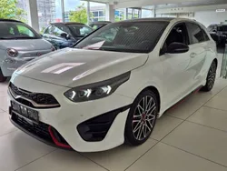 Weiß Gebraucht 2024 Kia Ceed GT Comfort Limousine | 31.990 € (Fairer Preis)