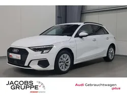 Ibisweiß Gebraucht 2023 Audi A3 Sportback e-tron Limousine | 30.720 € (Teuer)