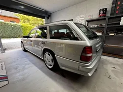 Silber Gebraucht 1994 Mercedes E280 AMG Kombi | 22.999 €