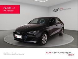 Schwarz (mythosschwarz metallic) Gebraucht 2025 Audi A3 Sportback Ambiente Kleinwagen | 30.991 € (Etwas zu teuer)