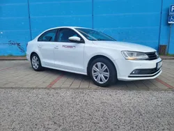 Weiß Gebraucht 2018 VW Jetta Limousine | 7.400 €