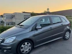 Grau Gebraucht 2011 Mercedes B180 Van / Kleinbus | 6.780 €