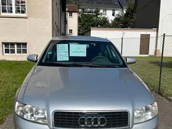 Grau Gebraucht 2002 Audi A4 Limousine | 1.140 € (Superpreis)
