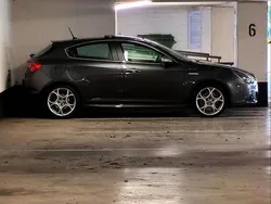 Grau Gebraucht 2013 Alfa Romeo Giulietta Kleinwagen | 12.800 € (Teuer)