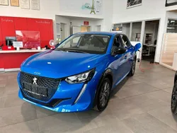 Blau Gebraucht 2023 Peugeot e-208 Allure+ Kleinwagen | 27.900 € (Etwas zu teuer)