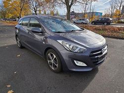 Grau Gebraucht 2015 Hyundai i30 Limousine | 7.450 € (Guter Preis)