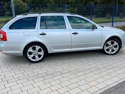 Silber Gebraucht 2012 Skoda 105 Limousine | 8.000 €