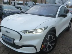 Starweiß metallic (metallic) Gebraucht 2023 Ford Mustang Mach-E Premium SUV | 36.990 € (Fairer Preis)
