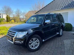 Pianoschwarz (p) Gebraucht 2016 Mitsubishi Pajero Top SUV | 22.990 € (Fairer Preis)