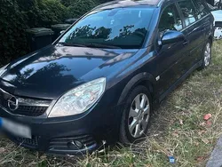 Schwarz Gebraucht 2005 Opel Vectra Kombi | 1.450 €