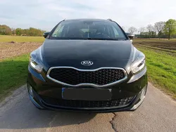 Schwarz Gebraucht 2014 Kia Carens Van / Kleinbus | 10.750 € (Etwas zu teuer)