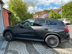 Grau Gebraucht 2025 Mercedes GLC300 AMG SUV | 72.900 €