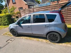Grau Gebraucht 2010 Nissan Note Van / Kleinbus | 5.200 € (Teuer)