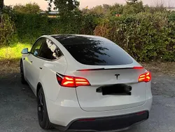 Grau Gebraucht 2023 Tesla Model Y Standard Range SUV | 32.000 €