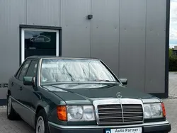 Grün Gebraucht 1991 Mercedes E230 Limousine | 6.399 €