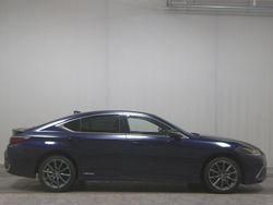 Deep blue Gebraucht 2021 Lexus ES300 Limousine | 23.980 €