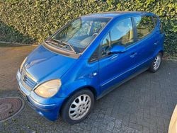 Blau Gebraucht 2001 Mercedes A160 Elegance Kleinwagen | 899 € (Guter Preis)